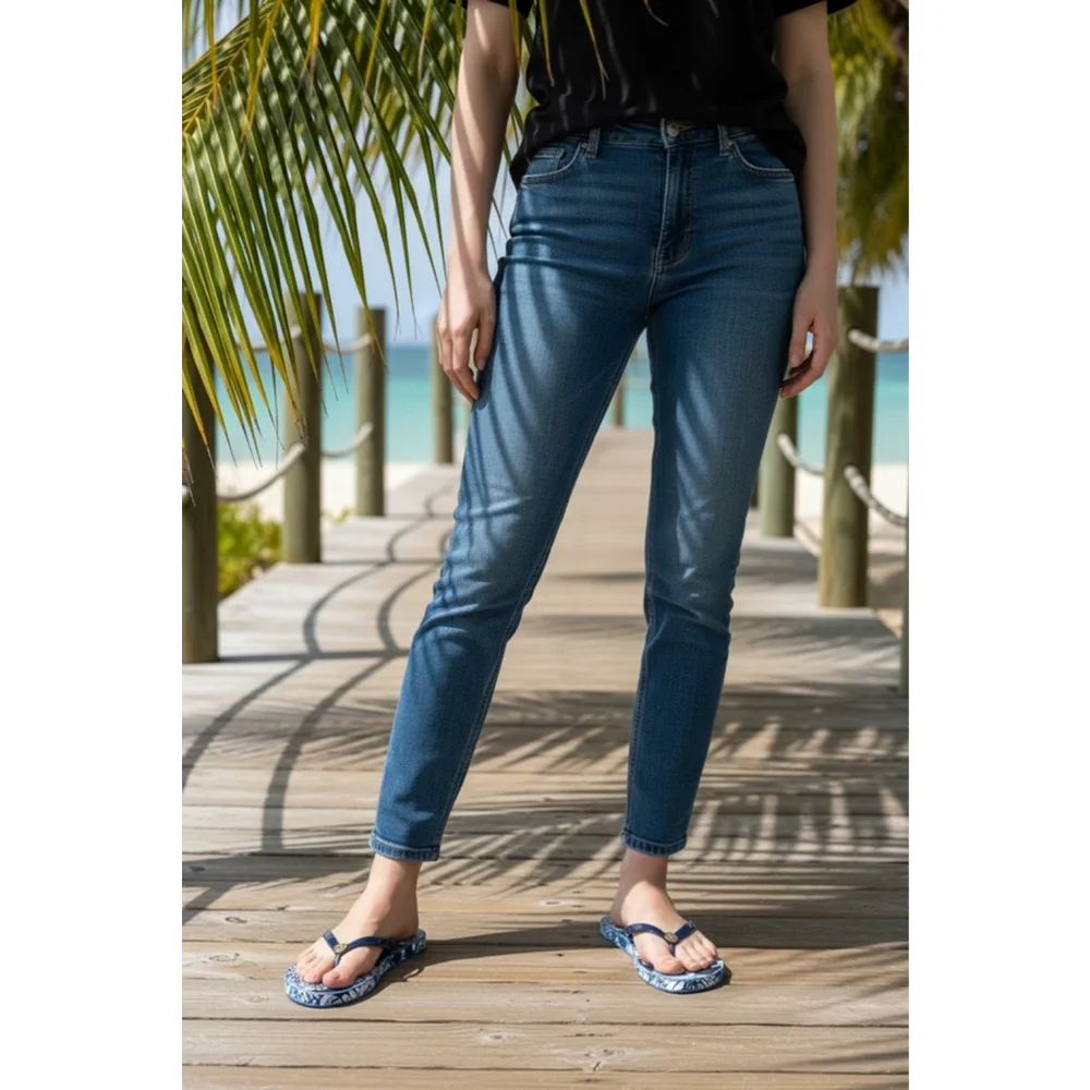 Lilly Pulitzer Flip-Flops in the Low Tide Navy Bouquet All Day pattern size 11
